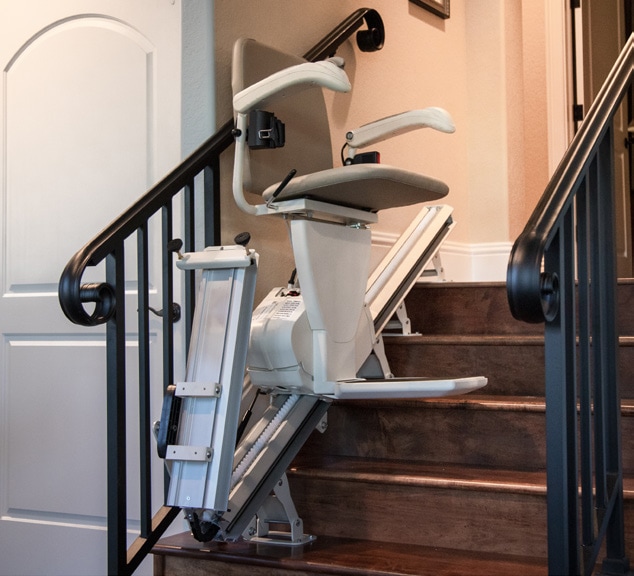 Harmar-SL600-stairlift-equipped-with-power-folding-rail